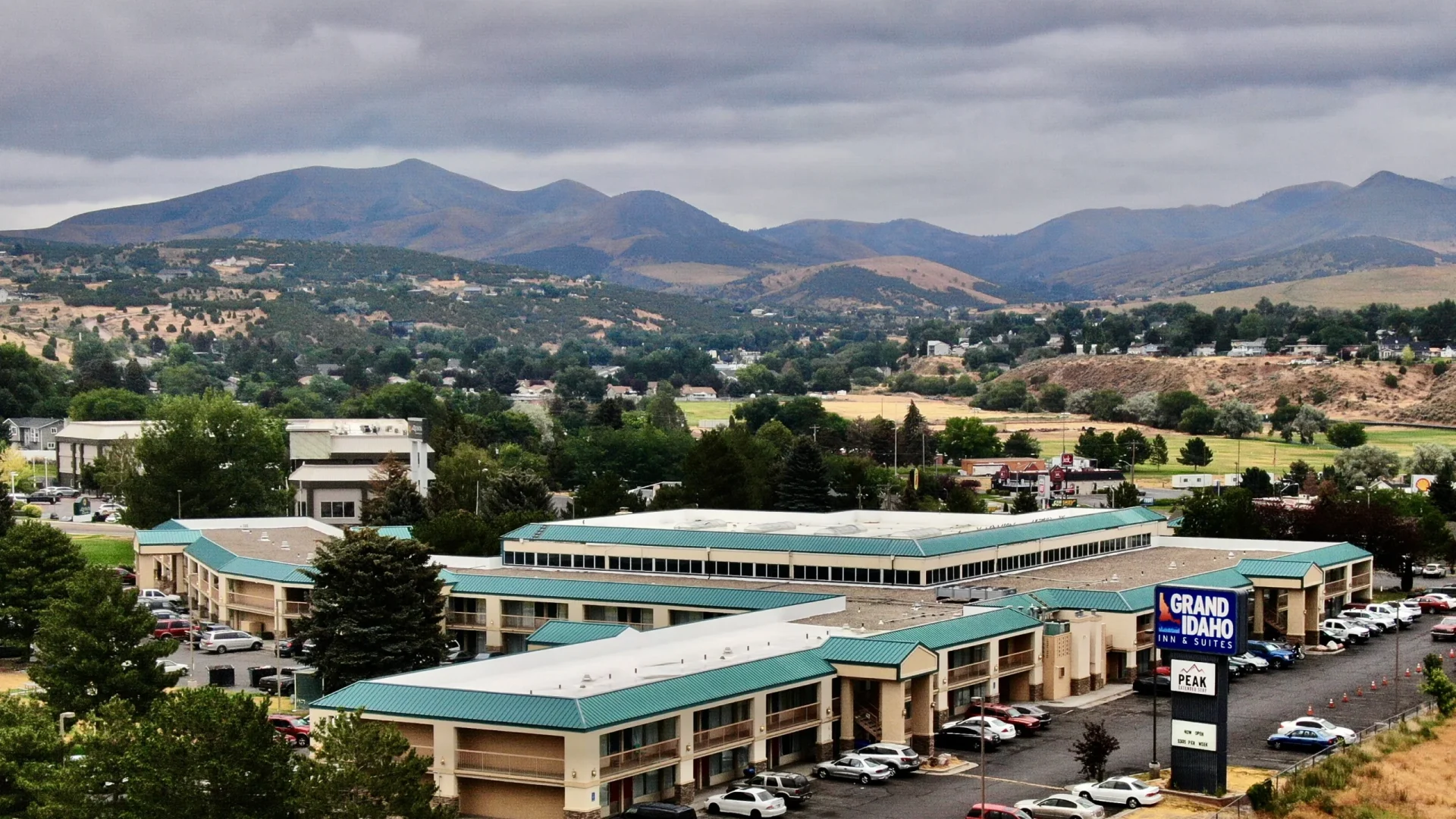 Grand-Idaho-Hotel-Commercial-Roofing-scaled